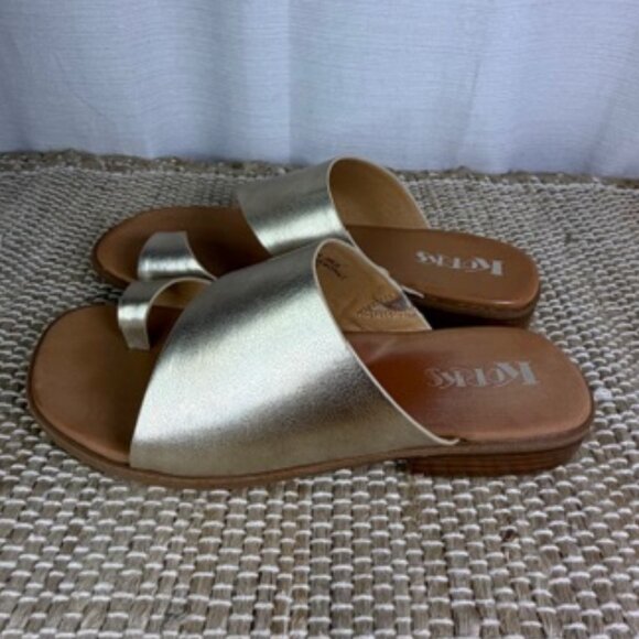 Korks Champagne Gold Sareen Toe Loop Sandals, Size 9M - Picture 3 of 6